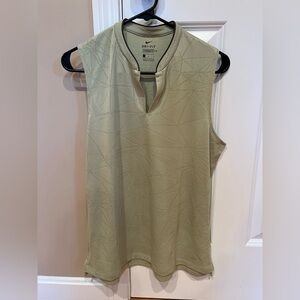 Woman’s Nike Golf Polo Size L